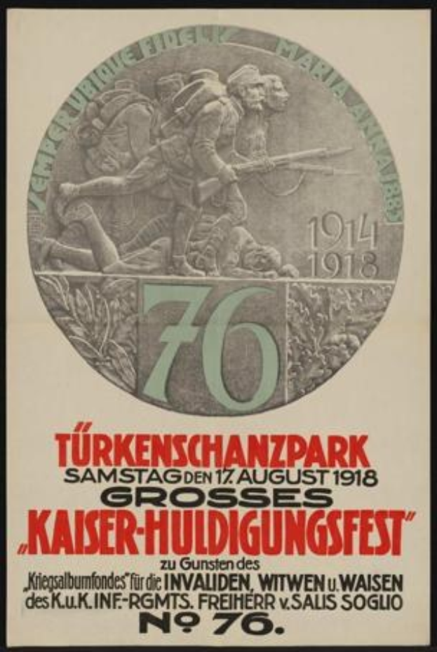 Plakat zum 70-jährigen Jubiläum des Kaiser-Huldigungsfestes in Berlin, Deutschland, mit einer Gruppe von Menschen in der Mitte und umgeben von Text und Zahlen in einem klassischen Photo-Rahmen.