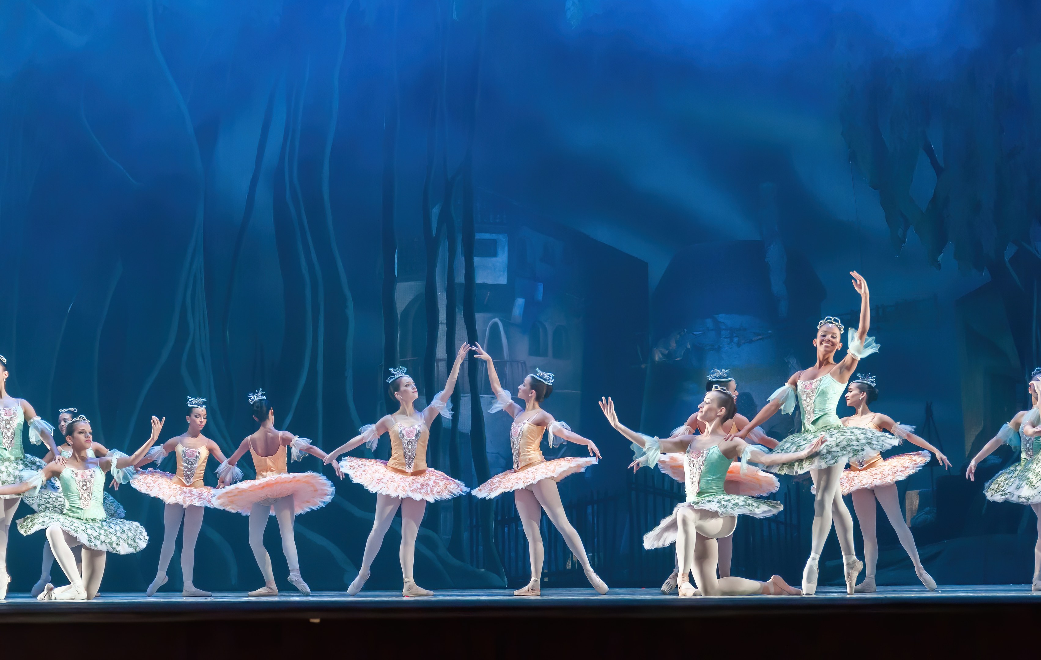 "Theater des Estrada-Liedes" des Zentrums für Ästhetische Erziehung von Kindern der Region Nizhny Novgorod wird vor der Vorstellung des "Nussknackers" im Nizhny Novgorod TYUZ am 1. Juni auftreten