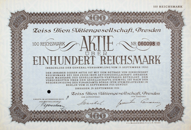 Alte deutsche Aktie über 100 Reichsmärker mit schwarzem Rand und deutscher Beschriftung.