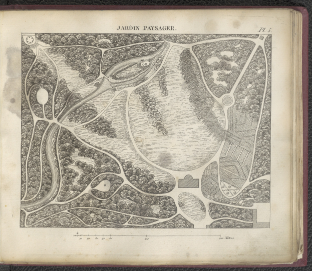 Altes Buch mit einer detaillierten Karte eines Parks auf dem Cover, das Bäume, Sträucher und Vegetation zeigt, zusammen mit Texten, die Informationen über den Park bereitstellen.