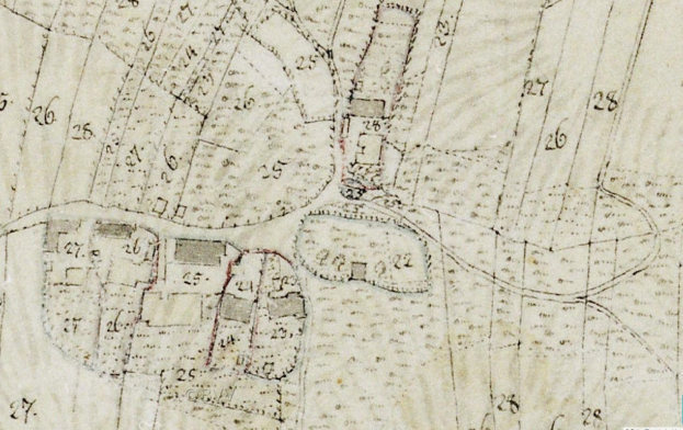 Detailiertes altes Stadtplan mit nummerierten Gebäuden, Straßen und Text, der eine vorgeschlagene Entwicklungsfläche am unteren Rand anzeigt.
