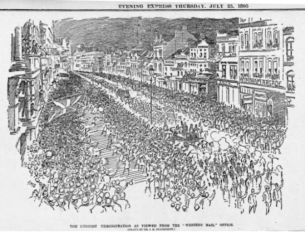 Schwarze und Weiße Zeichnung einer Menge, die eine Straße zwischen Gebäuden entlanggeht, mit Text oben und unten, der "Die Unionistendemonstration, wie sie vom Western Mail Office aus gesehen wird" lautet.