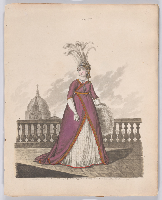 Frau in einem purpurweißen Kleid mit Federn auf dem Kopf, die vor einem Gebäude mit Wolken am Himmel steht, beschriftet mit 'Fashion of New York, New York Street, 1790'.