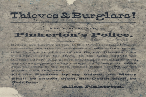 Plakat mit fettem schwarzem Text "Diebe & Einbrecher Pinkerton's Police" in der Mitte auf einem weißen Hintergrund eingerahmt von einem schmalen schwarzen Rand.