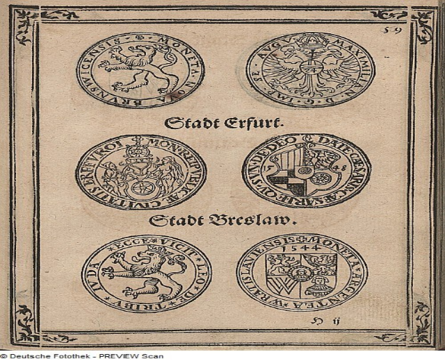 Altes Buch mit vier verschiedenen Siegeln, die in einem Kreis auf einer offenen Seite mit Text und Bildern angeordnet sind.