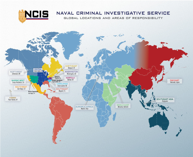 Eine Weltkarte, die die Standorte von naval criminal investigative services mit farbcodierten Regionen und erklärendem Text hervorhebt.