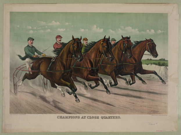 Gruppe von Menschen, die in einer horse-drawn carriage durch eine von Bäumen gesäumte Straße unter einem klaren blauen Himmel fahren, mit dem Text "Champions at Close Quarters" unten.