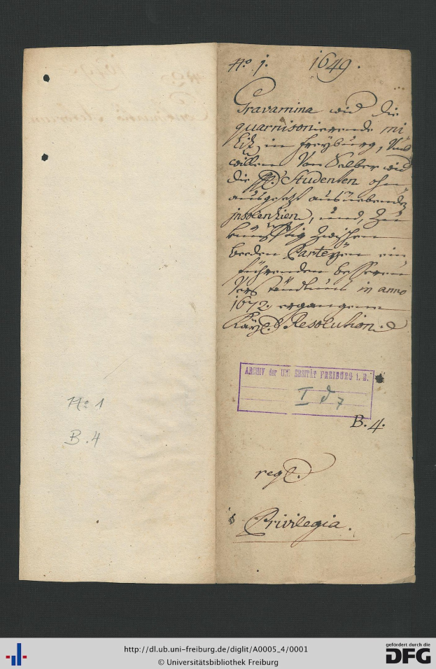 Offenes Buch mit handgeschriebenem Text auf altem Papier, das Wasserzeichen enthält, wahrscheinlich ein Dokument aus der Bundesrepublik Deutschland.