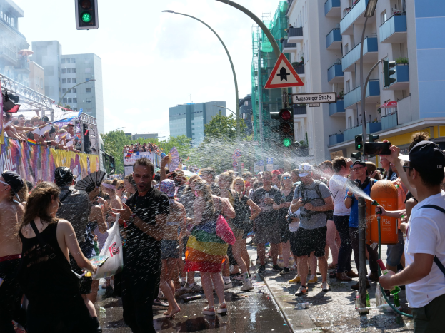 "Kein Schweigen, keine Angst": Etwa 50.000 Menschen marschieren in Lissabon für LGBTI-Rechte