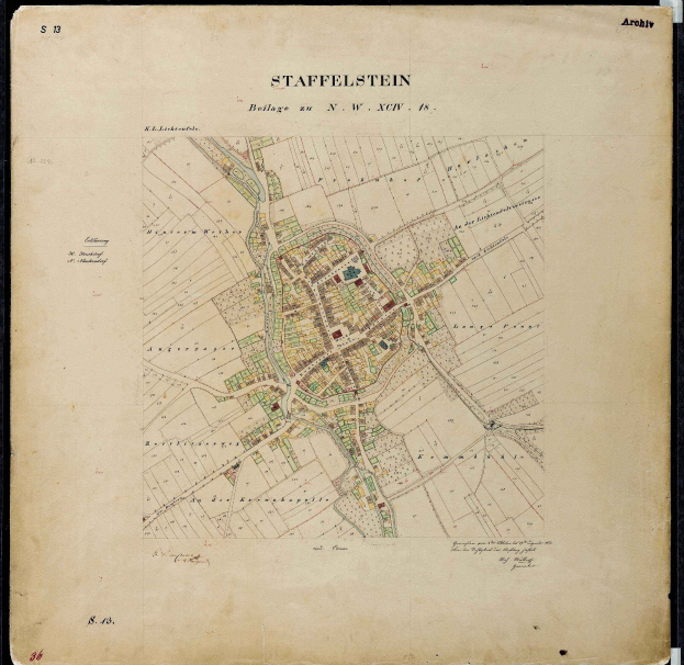 Detailierte alte Karte von Staffelstein, Deutschland, mit Straßen, Gebäuden und Landmarken auf einem schwarzen Hintergrund.