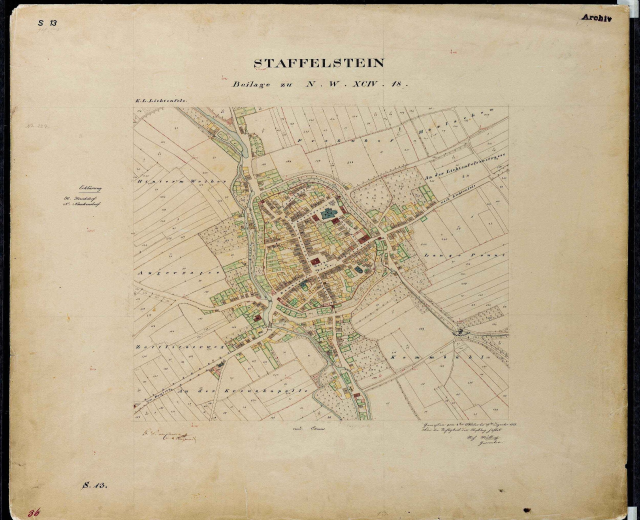 Detailierte alte Karte von Staffelstein, Deutschland, mit Straßen, Gebäuden und Landmarken auf einem schwarzen Hintergrund.