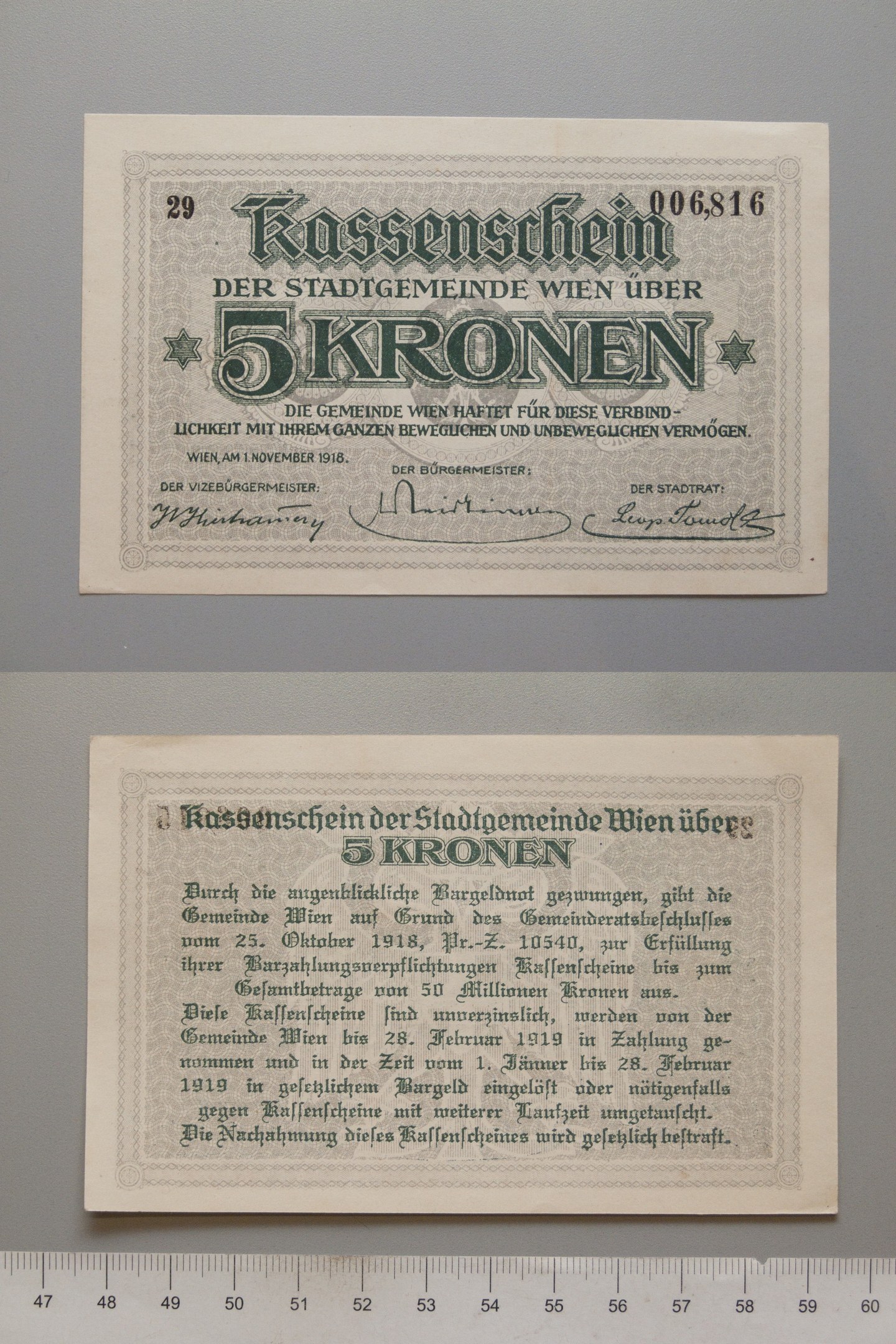Alte deutsche 5-Kronen-Banknote mit einer am unteren Bildrand platzierten Lineal.